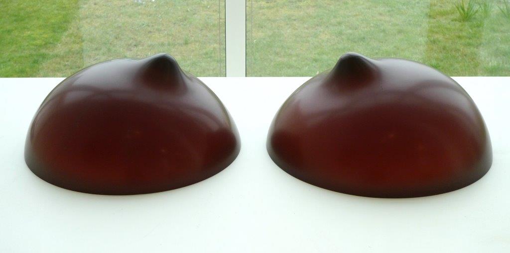 Václav Cigler: Breasts, 2010, cast glass, 20 x 94 x 42cm, photo Jana Hojstričová